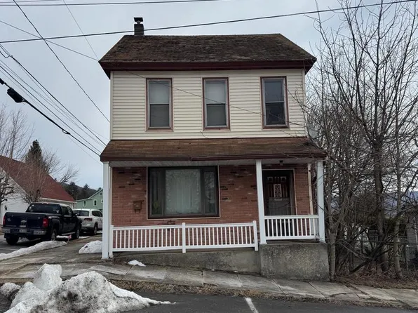 2 E Colliery Ave, Tower City, PA 17980