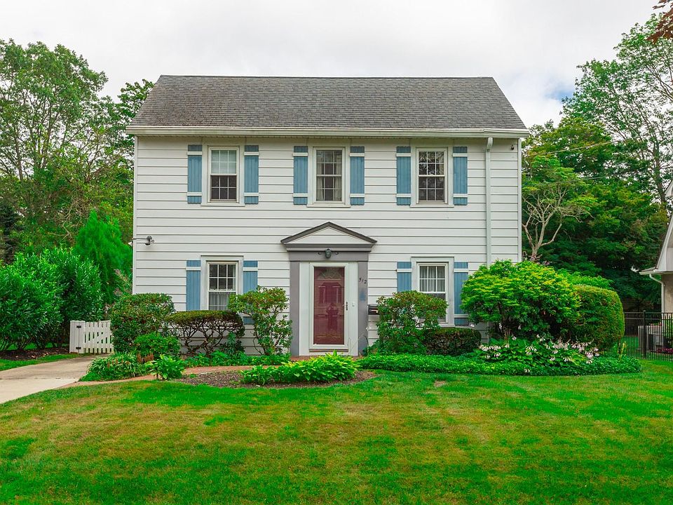 1st image of 512 Manatuck Boulevard