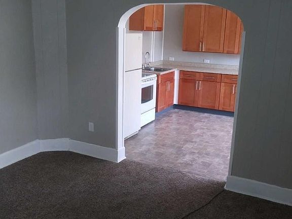 3rd image of 324-326 328 Bundy Ave #328