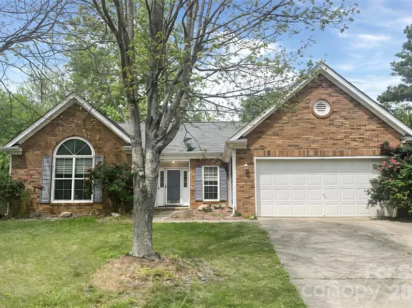8418 Red Cypress Ct, Charlotte, NC 28216