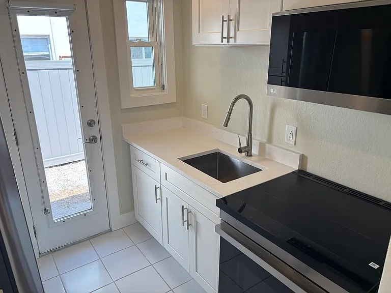 7261 Bay St #5 — Photo 8