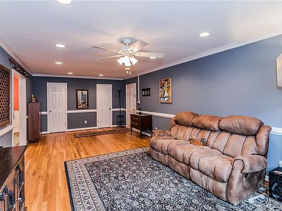 4th image of 3416 Grove Ave #U21