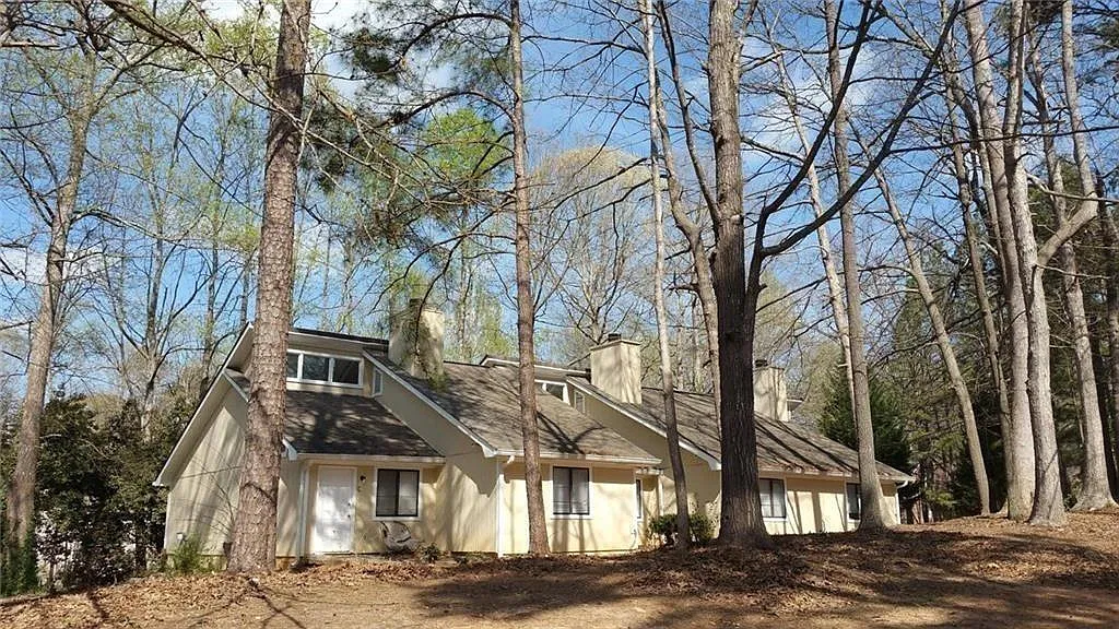 2 bed, 2.0 bath, 3384 sqft, $1,690 — Photo 1