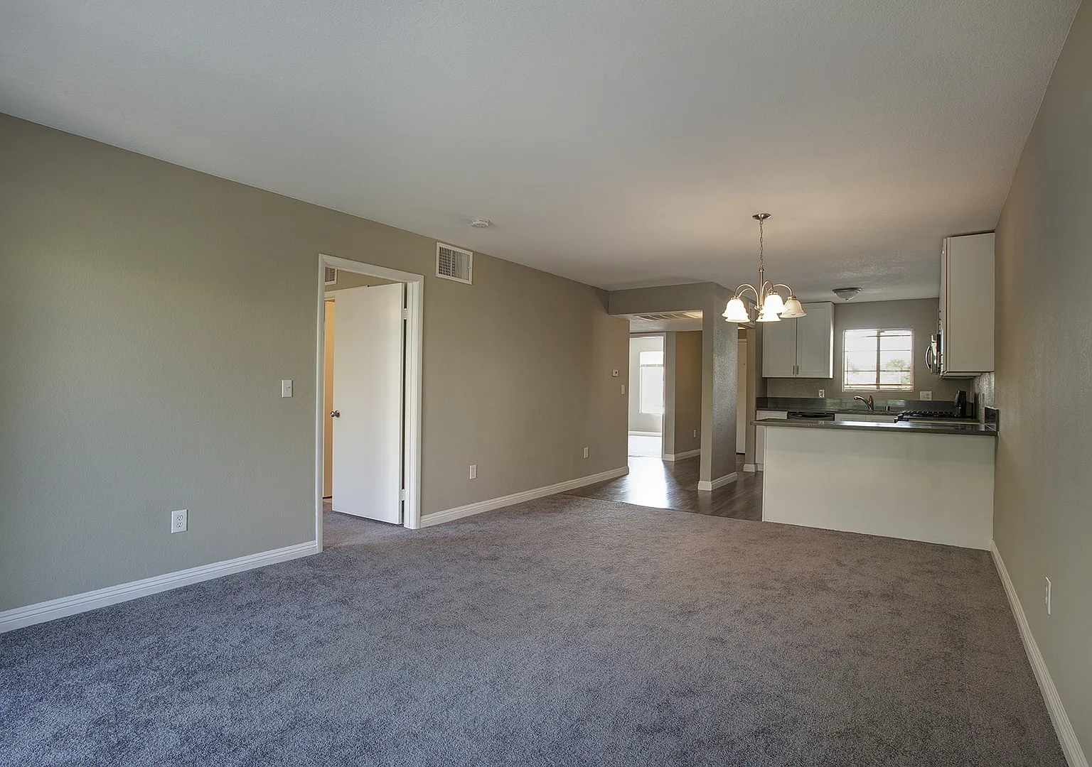 Summerlin - 2 Bedroom 2 Bath Gated 2nd Floor Condo — Photo 2