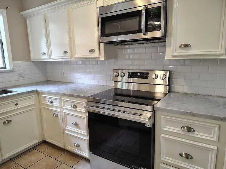 2823 Whitman Dr — Photo 12