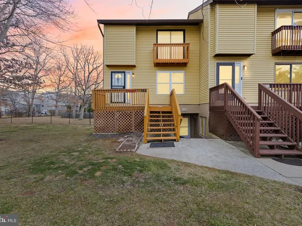 11474 Laurelwalk Dr, Laurel, MD 20708