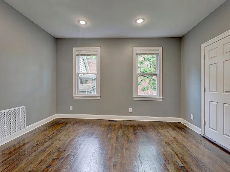 120 Center St — Photo 12