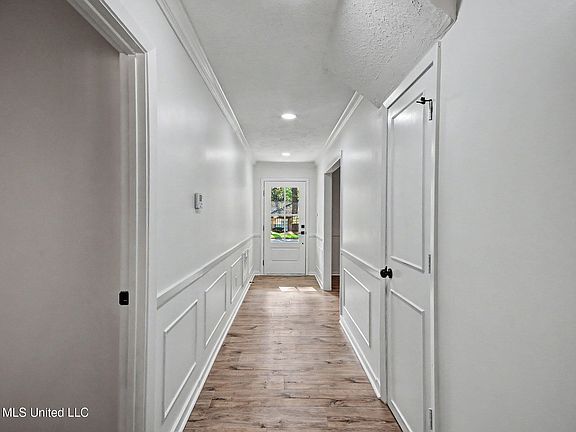 4th image of 5366 Balmoral Dr