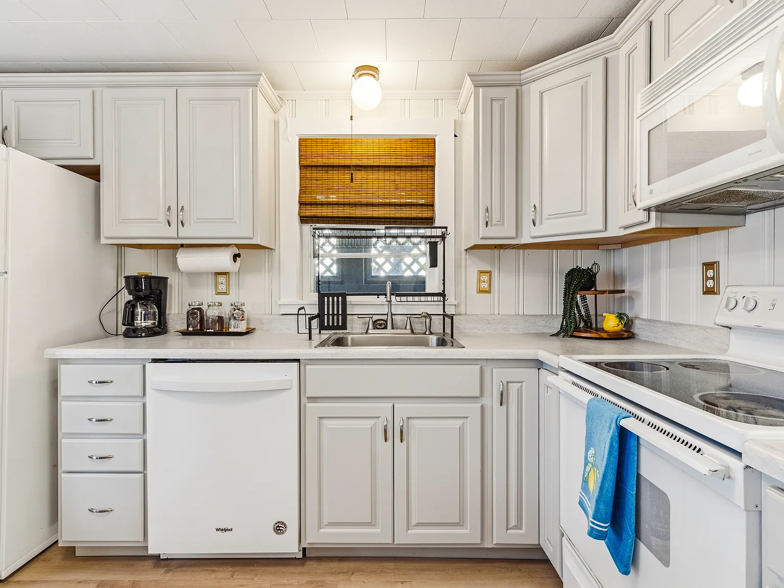 3 bed, 900 sqft, $2,395 — Photo 2
