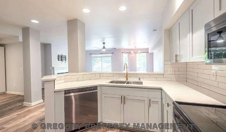 925 110th Ave NE #306 — Photo 10