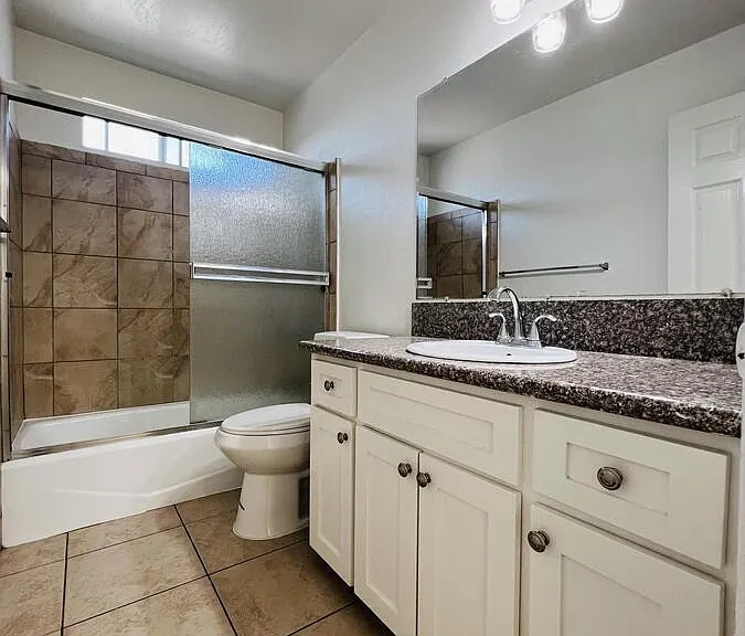 651 W 15th St #4 — Photo 9