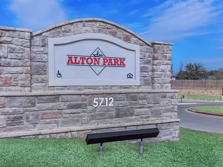 Alton Park Apartments — Photo 18