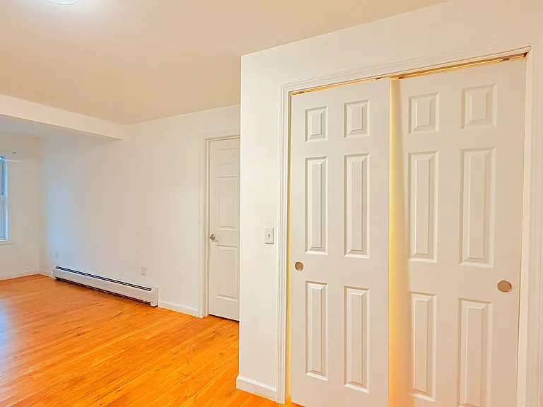 325 Main St #E — Photo 8