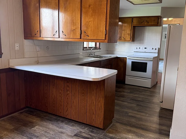 223 James St — Photo 4
