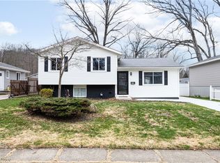 1054 Karen Dr, Akron, OH 44313