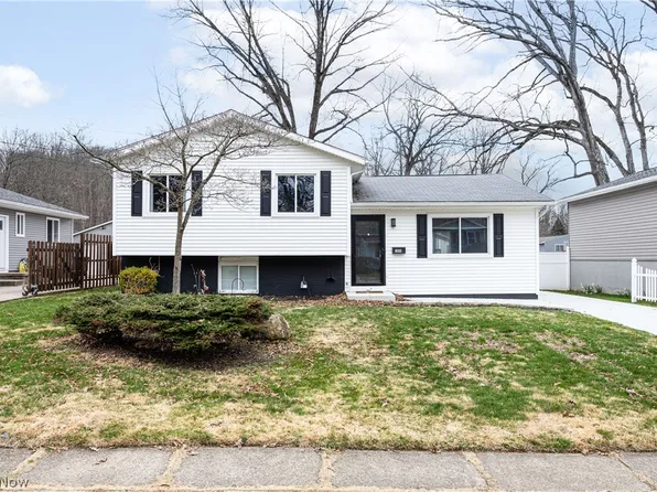 1054 Karen Dr, Akron, OH 44313