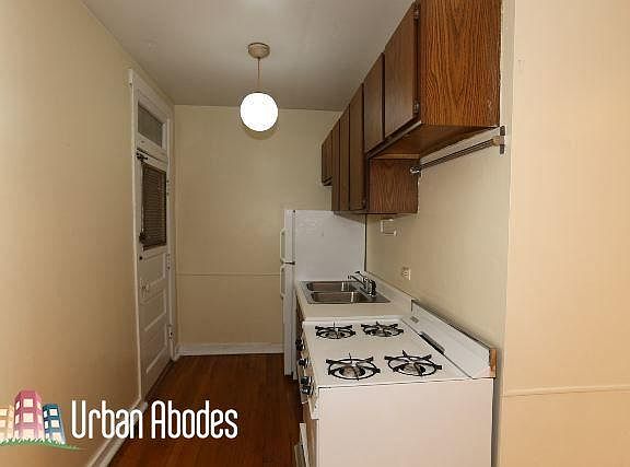 2nd image of 1202 W Wellington Ave #Ua1