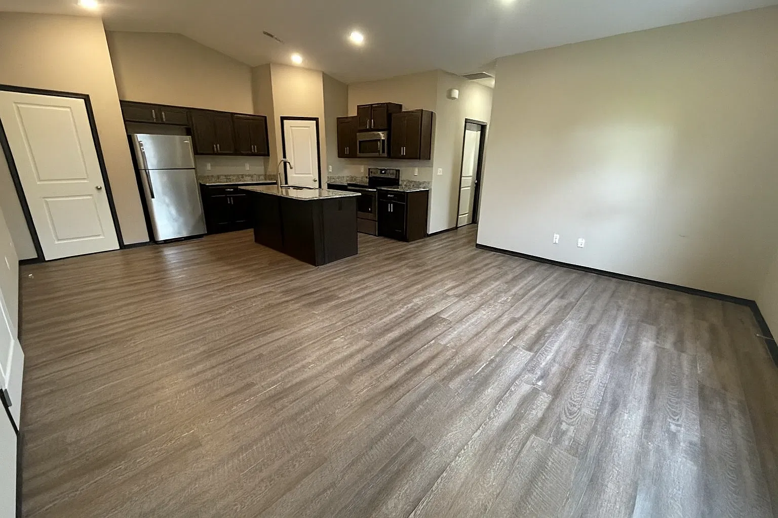 3 bed, 1240 sqft, $1,550 — Photo 2