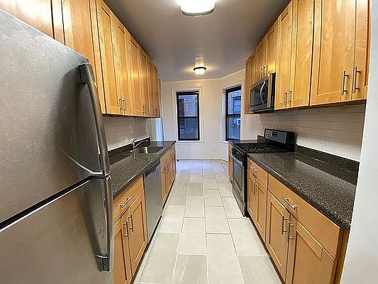 1st image of 2 S Pinehurst Ave #3L
