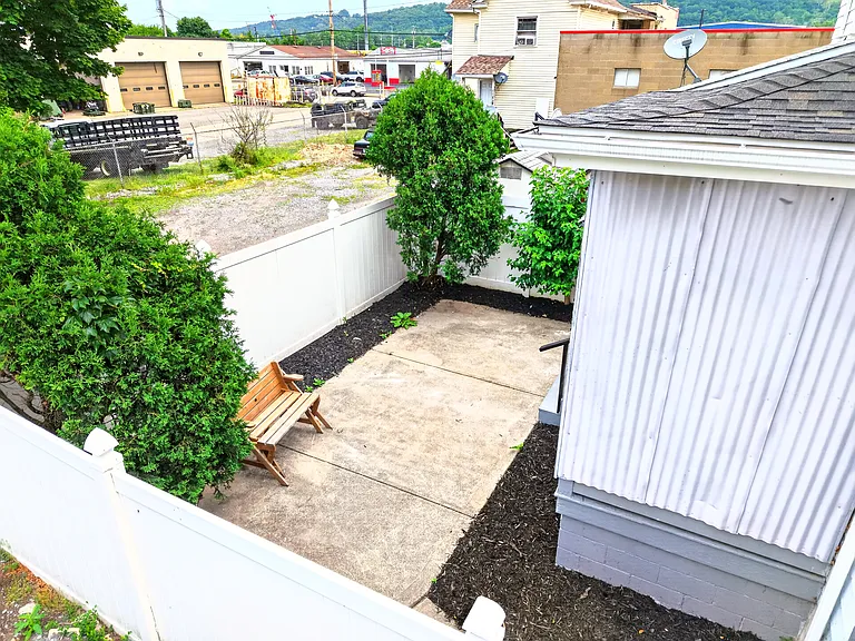 410 Kendall St — Photo 44