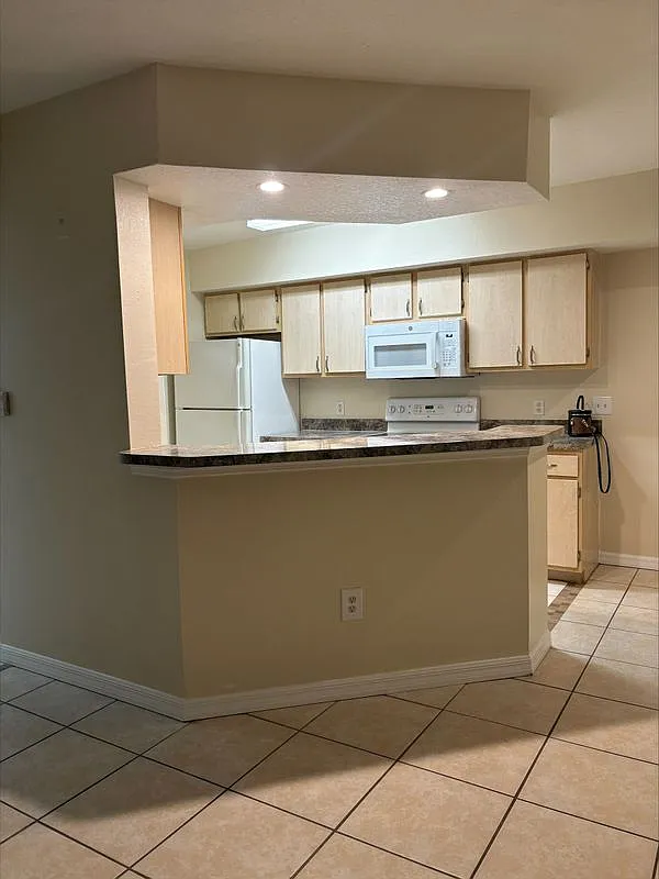 2 bed, 2.0 bath, 1013 sqft, $1,700 — Photo 4