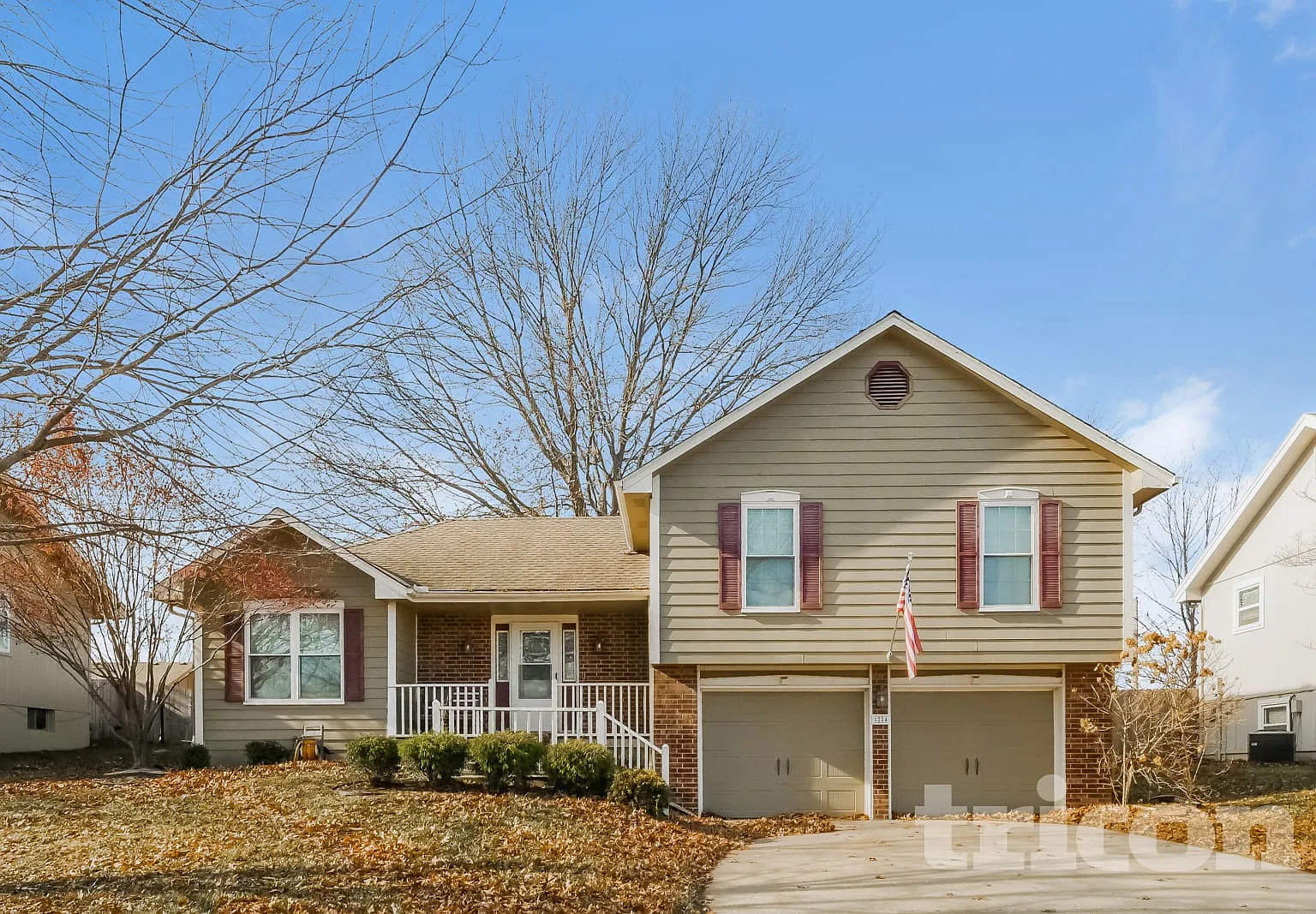 1224 Ne Country Lane Lee'S Summit MO — Photo 1