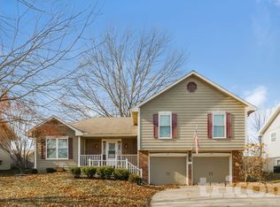 1224 NE Country Ln, Lees Summit, MO 64086