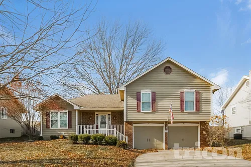 1224 NE Country Ln Photo 1