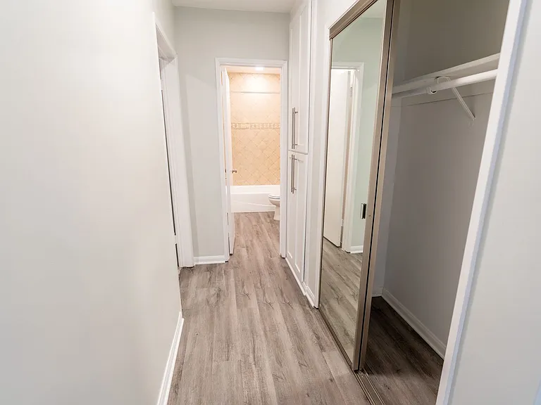 1635 North Martel Avenue — Photo 31