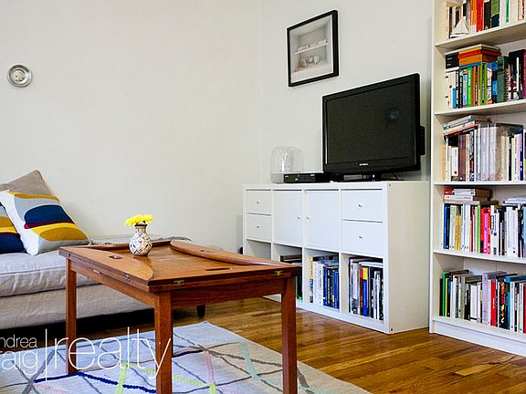 3rd image of 440 Saint Johns Pl APT 1A