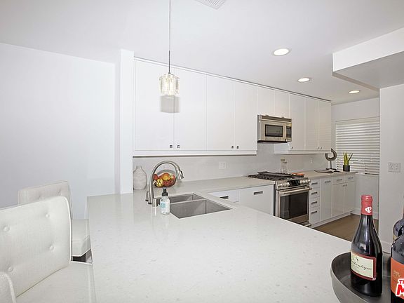 5th image of 1815 Westholme Ave APT 2