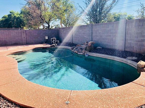 3rd image of 40128 N Thoroughbred Way