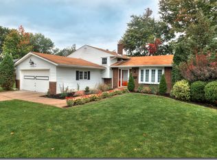 6598 Louann Dr, North Olmsted, OH 44070