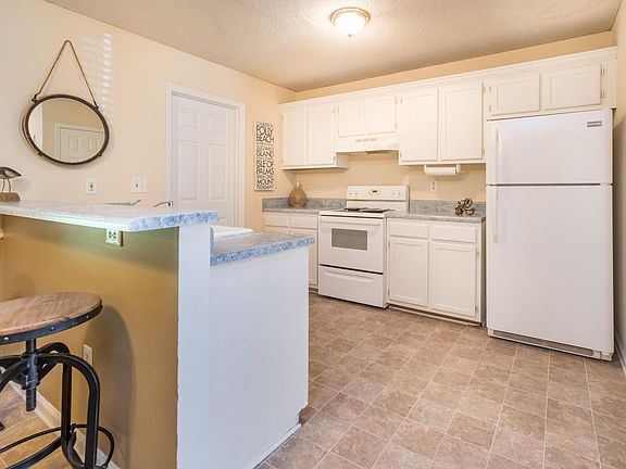 5th image of 6280 Lucille Dr APT C