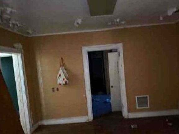 5th image of 747 Westminster Ave