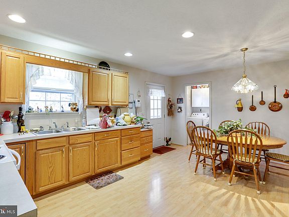 5th image of 229 Black Oak Dr