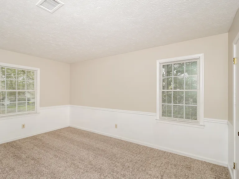 2617 Twin Oaks Dr SW — Photo 6