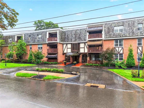 136 Centennial Ave APT 305, Sewickley, PA 15143