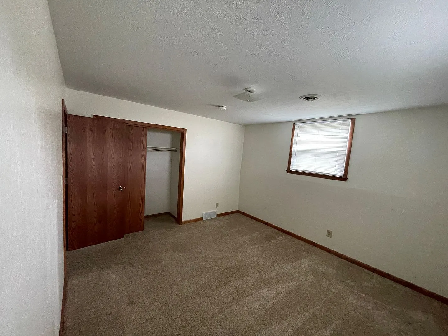 2 Bedroom 1 Bathroom — Photo 2