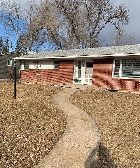 600 Juniper Ln — Photo 1