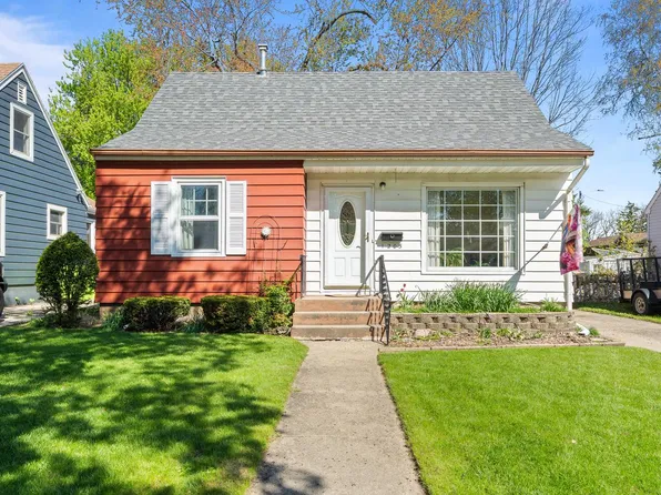 1205 Barnes STREET, Delavan, WI 53115