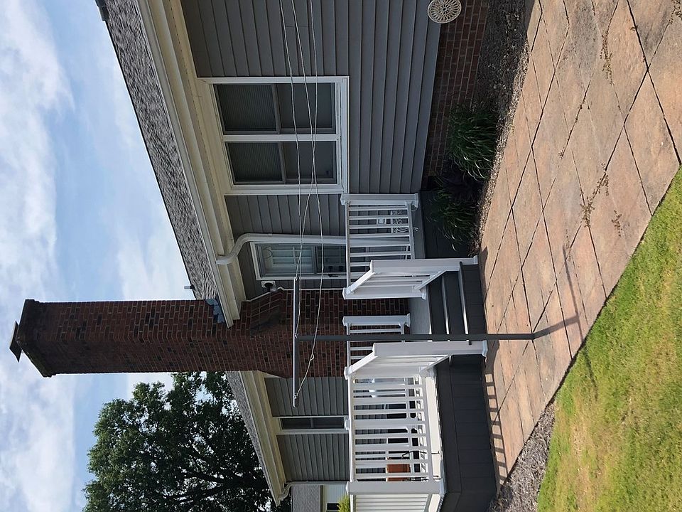 2nd image of 303 Cottonwood Dr