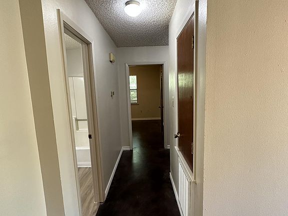 3rd image of 308 Forest Creek Dr
