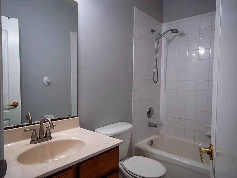 716 Lucy Ct — Photo 6