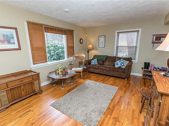 5th image of 600 Woodside Dr