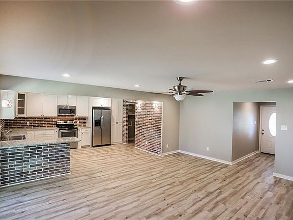 5th image of 404 Lumpkin Dr