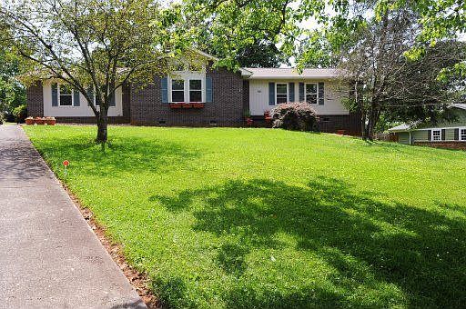 Sought After Oxford Hills Neighborhood!