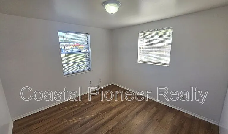 8819 W Robson St — Photo 15