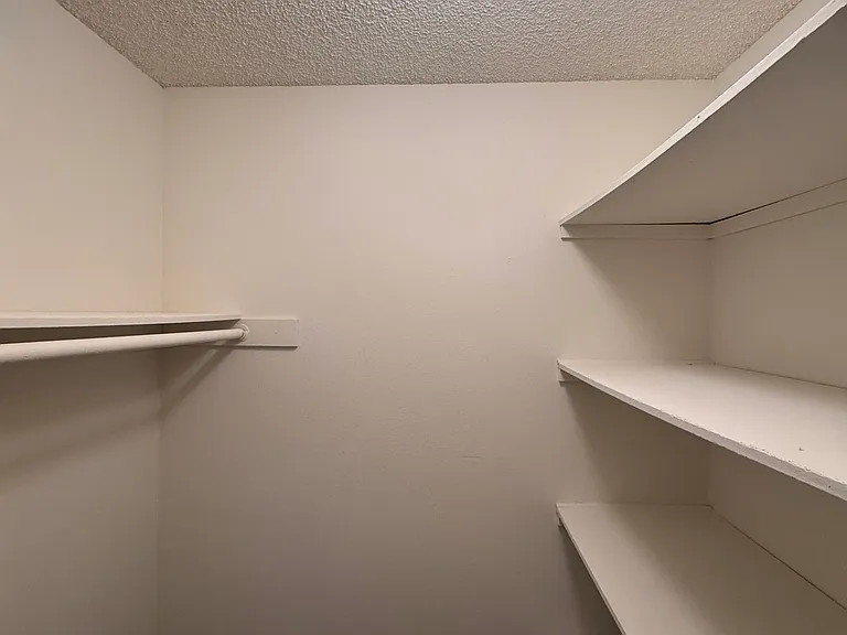 4901 Whitsett Ave #203 — Photo 32