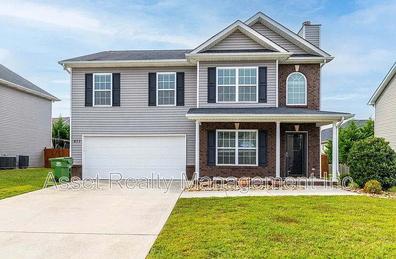 211 Whistlestop Ln